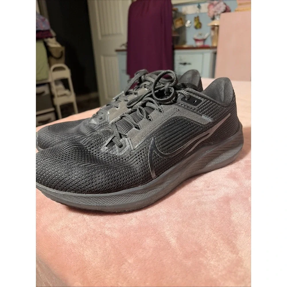 Nike Air Zoom Pegasus 40 Triple Black Gym Running Shoes DV3853 002 Men's Sz 9.5